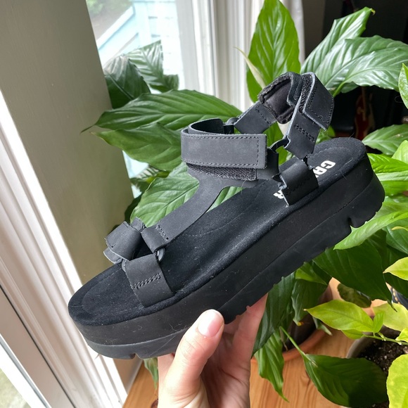 Oruga Up Camper Sandals - Barely Worn - Picture 2 of 7